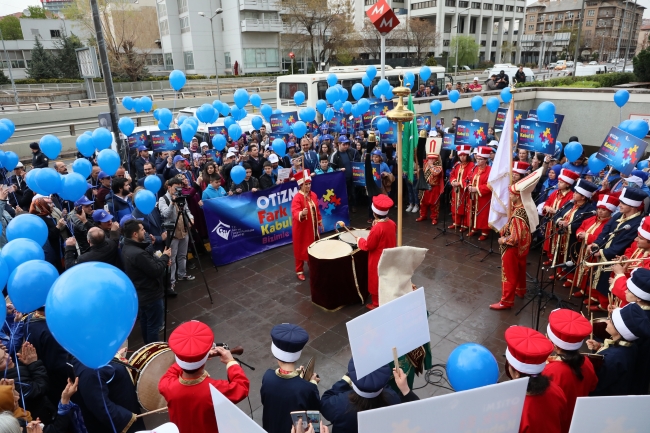 Aile ve Sosyal Politikalar Bakanlığı çalışanları, otizm farkındalığı için yürüdü